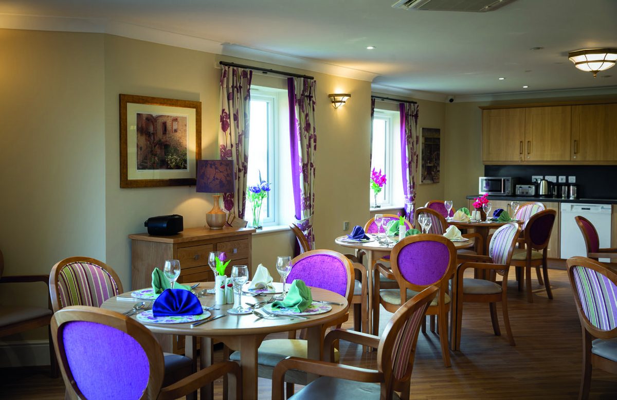 Restaurant-style dining room at Cloverleaf